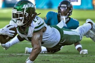 Davante Adams Takes a Swipe at the Bears: Analyzing His Latest Comments